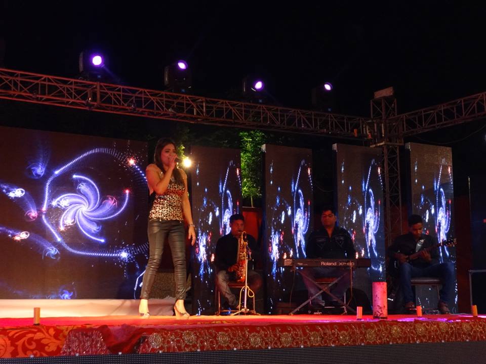 best live band with girl vadodara
